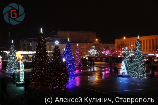 Ночной Ставрополь, город в ночи перед Новогодними праздниками